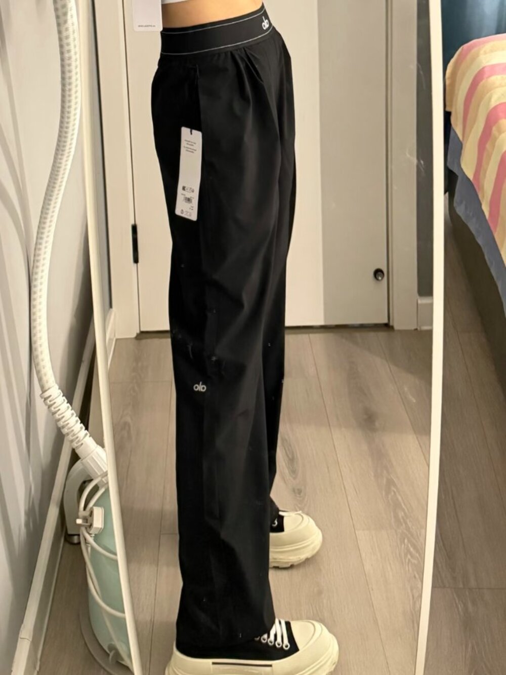 NWT Alo Yoga Suit Up Trousers 🔗 Women's Classic Black Athleisure Pants 🍧 - Picture 7 of 7
